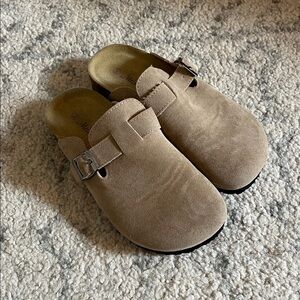 Little Girl Tan Suede Clogs